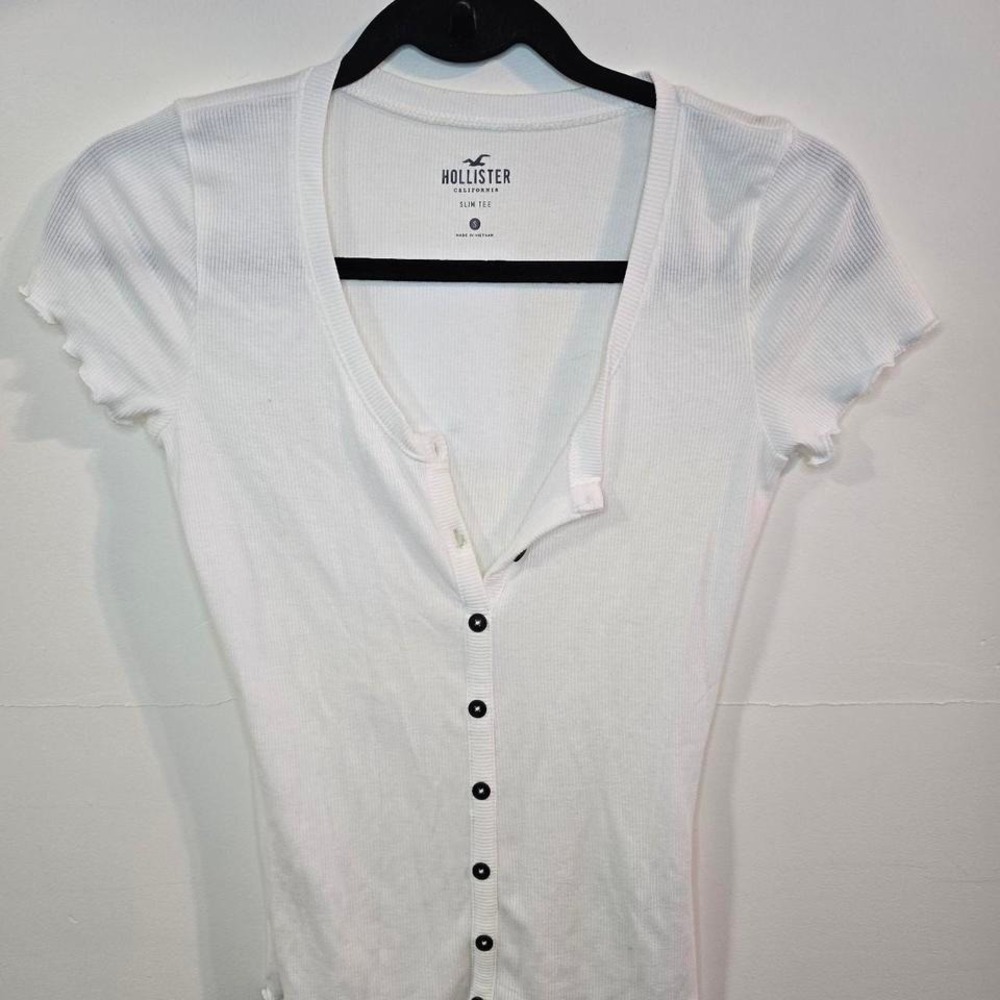 Hollister Y2K White Ribbed Baby Tee | Button Front‎ Henley | Size S